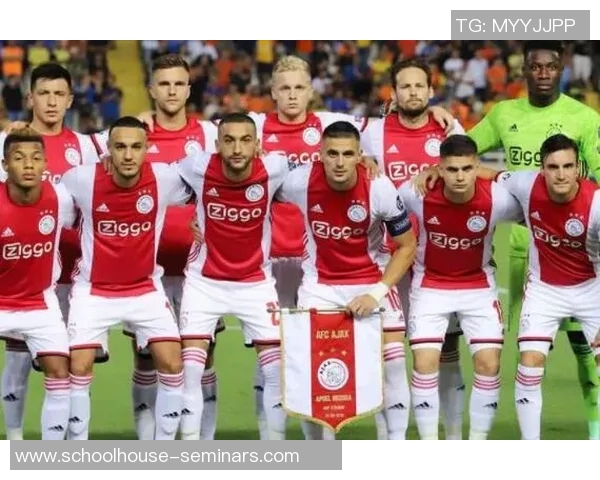 上海足球队运营革新探索：从管理模式到球迷互动的全方位升级