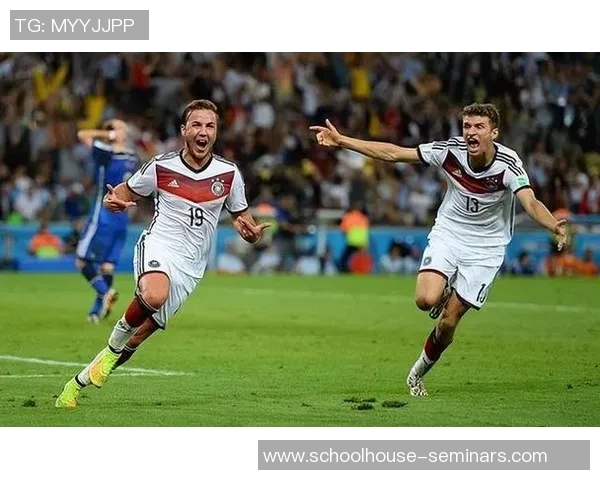 全球足球明星汇聚一堂探索他们的传奇故事与职业生涯的精彩瞬间 全球足球明星汇聚一堂探索他们的传奇故事与职业生涯的精彩瞬间