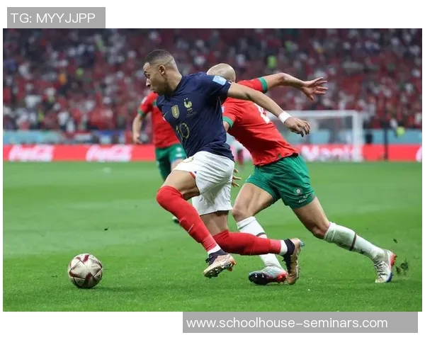 带萨的足球明星们如何在绿茵场上展现个人魅力与团队精神