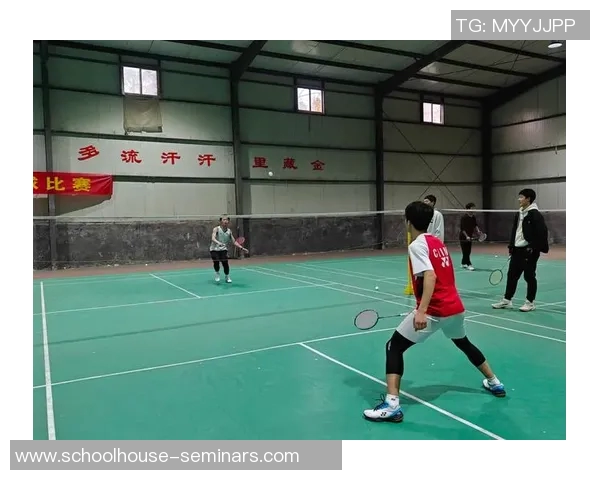 成都羽毛球队配合策略分析与实战应用探讨 成都羽毛球队配合策略分析与实战应用探讨