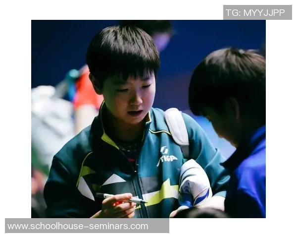 足球明星与粉丝之间感人互动瞬间视频记录温暖与梦想的真实故事