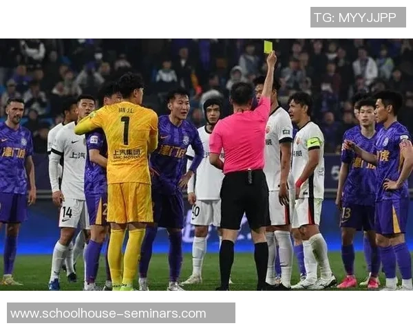 足球明星在西安激情踢球视频回顾引发球迷热议与期待