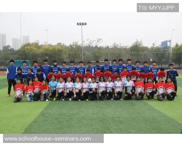 足球明星齐聚七匹狼合照展现团结与友谊的精彩瞬间