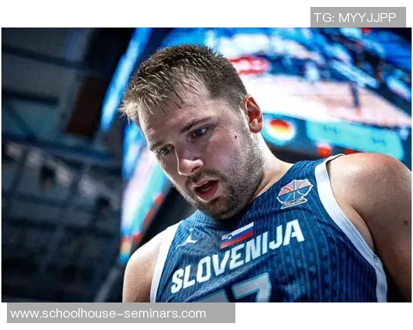 足球明星遭遇黑粉恶评引发热议球迷反应两极分化