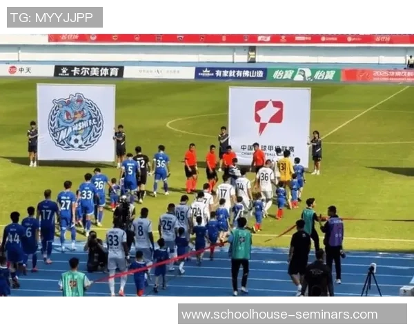 重庆足球队在城市联赛积分榜中以87分稳居第一名展现强劲实力